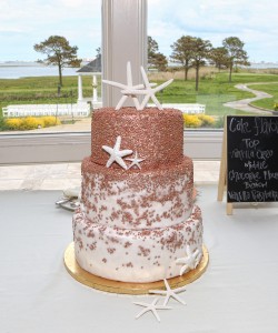 wedding cake with starfish
