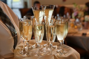 close up of tray of full champagne glasses